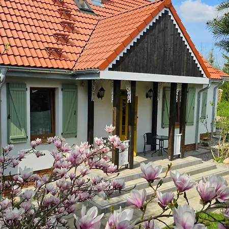 Сasa de vacaciones Forest House With Sauna & Fireplace Podwilczyn