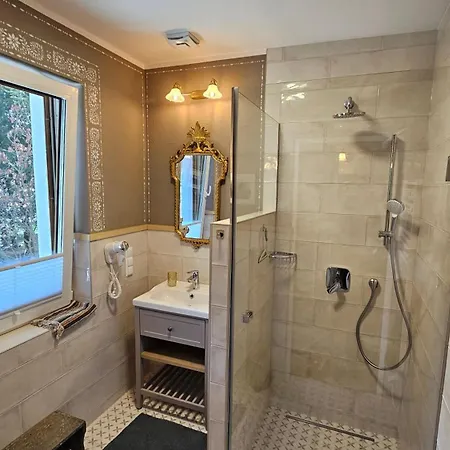 Forest House With Sauna & Fireplace Casa de Férias *