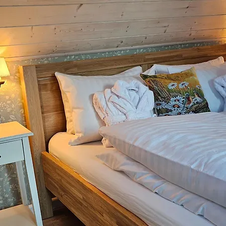 Nyaraló Forest House With Sauna & Fireplace Podwilczyn