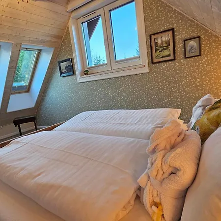 Forest House With Sauna & Fireplace Сasa de vacaciones Podwilczyn